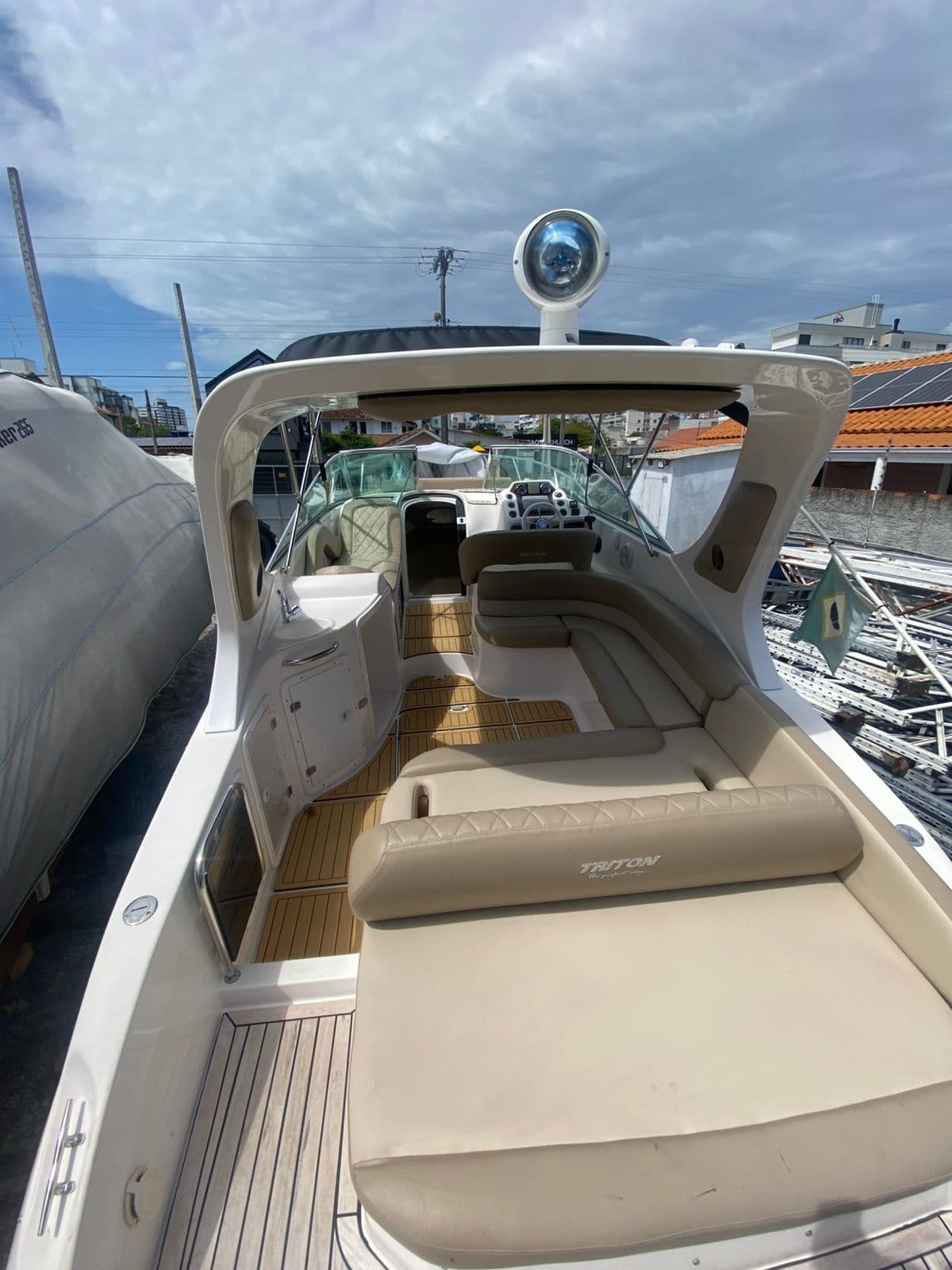 Triton 275 ano 2013 Mercruiser 5.7L 300hp